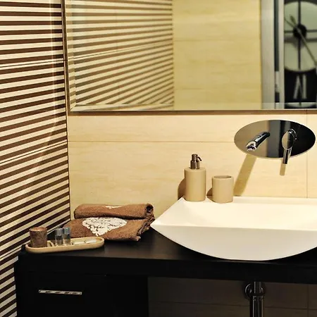 Πανσιόν Zelzar Centro