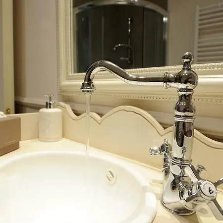 Zelzar Centro 4* Σαλέρνο